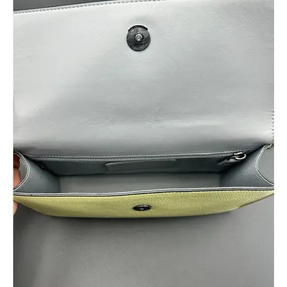 Authentic Coach Turner Leather Flap Crossbody Bag Purse Pale Lime Green C9971 - Picture 3 of 5